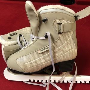 Figure skates